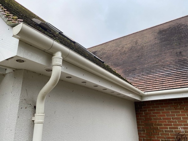 Residential gutter cleaning experts in Chertsey, Surrey
